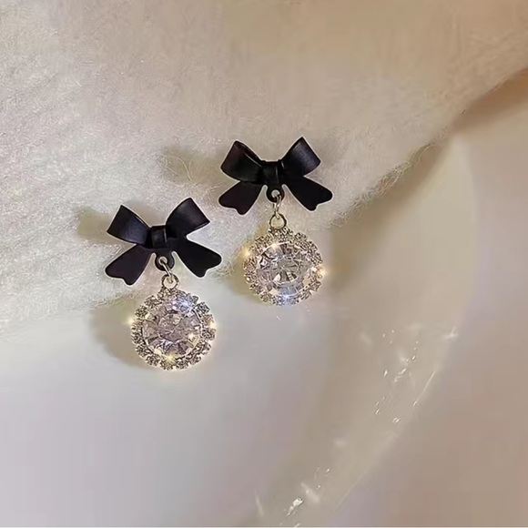 Bow and Snowflake Earrings - Picture 5 of 6